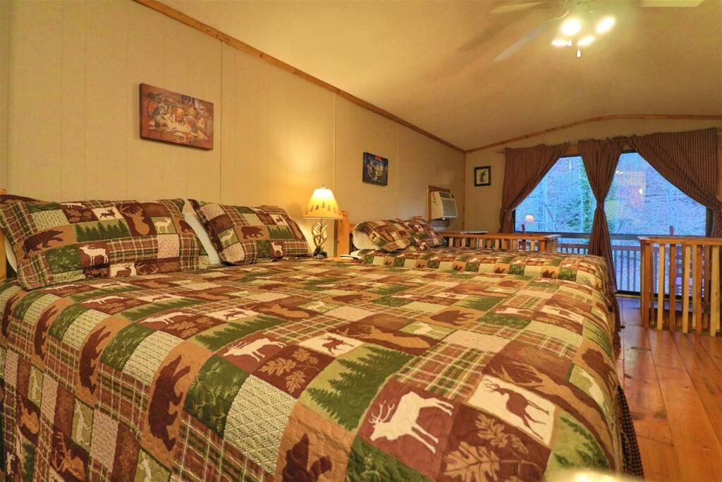 הלן Amazing Cabin Fireplace And Stream #11 מראה חיצוני תמונה