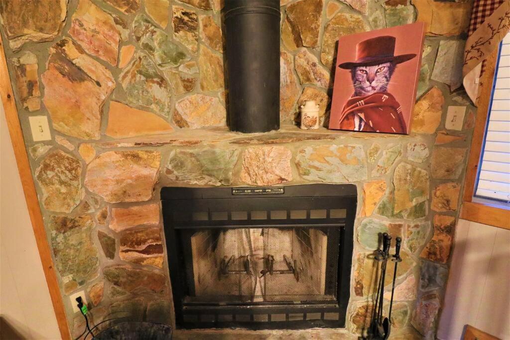 הלן Amazing Cabin Fireplace And Stream #11 מראה חיצוני תמונה